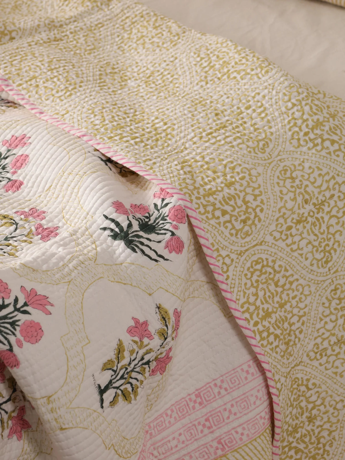 Boho Comforter Quilt Set with Pillowcases | Handmade Soft Blanket for Bedroom Decor
